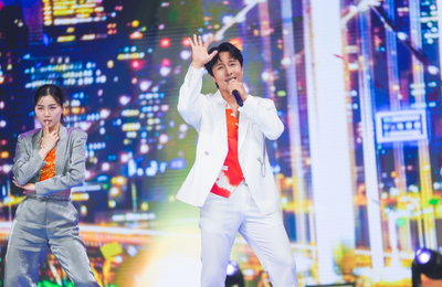 '미스쓰리랑' 최장수 아이돌 김동완, 트로트+칼각 안무로 팬심 저격