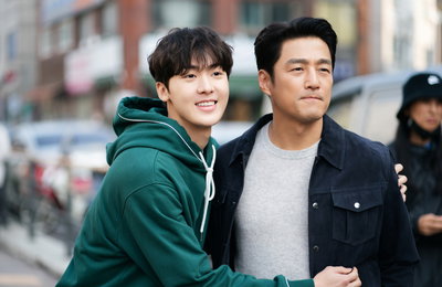JTBC 새 토일드라마 ‘가족X멜로’ 지진희-윤산하, 부전자전 붕어빵 부자 케미 기대