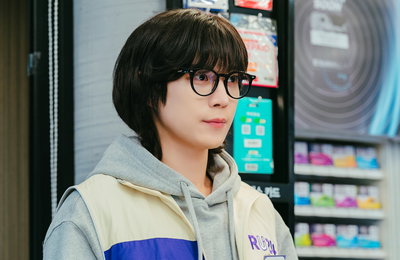 <손해 보기 싫어서> 김영대, 가짜 결혼식 올리는 ‘김지욱’ 役 첫 스틸 ‘훈훈 미소는 덤’