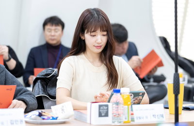SBS 새 금토드라마 ‘지옥에서 온 판사’ 박신혜X김재영, 열정 가득 대본리딩 현장 공개