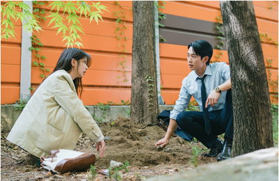 tvN 토일드라마 <엄마친구아들> 정해인X정소민, 셀프 흑역사 발굴 현장