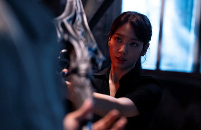 <지옥에서 온 판사> 박신혜X김재영 역대급 위기 예고 ‘피투성이 포착’