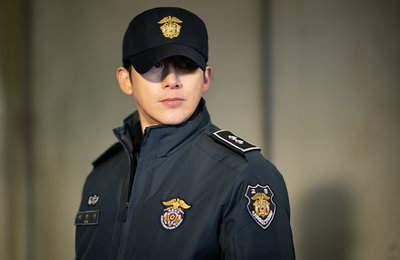tvN 새 월화드라마 <가석방 심사관 이한신> 고수 첫 스틸, 가석방 심사관 3단 변신
