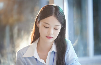ENA 새 월화드라마 <취하는 로맨스> ‘갓생러’ 신도현 X ‘유랑자’ 백성철, 첫 스틸 공개