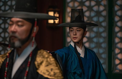 채널A 새 토일드라마 <체크인 한양> 왕자 배인혁, ‘금권의 왕’ 김의성에게 칼 겨눈 이유는?