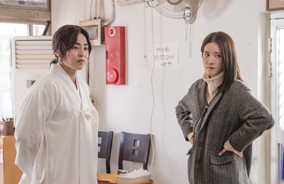 새 드라마 <허식당> 시우민X추소정, 유쾌한 케미스트리 돋보이는 투샷 스틸 공개