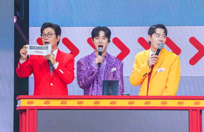 TV CHOSUN <사랑의 콜센타-세븐스타즈> 추혁진, 반짝이 무대 의상 입고 인천시청 습격한 사연은?