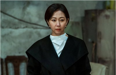 ENA 새 월화드라마 <아이쇼핑> 염정아, 선과 악 넘나드는 강렬한 눈빛 '역대급 악역 연기 변신 예고'