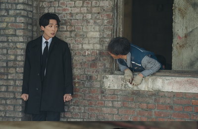 MBC ‘노무사 노무진’ 정경호, 유령들이 쫓아다니는 마성의 남자 등극? '자석 케미'로 폭소 예고