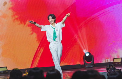 TV CHOSUN <사랑의 콜센타-세븐스타즈> 관객 떼창에 기립까지…한여름 무더위 날린 '흥뽕쇼'