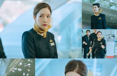 <컨피던스맨 KR> 박민영, '공항 한복판 꽈당' 현장 속 표정 부자 매력 인증