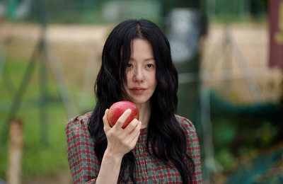 ‘사마귀: 살인자의 외출’ 고현정, 화제의 빨간 사과 장면 오늘(13일) 공개