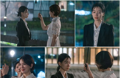 ‘친밀한 리플리’ 이시아-이일화, 극적인 ‘우중(雨中) 재회’ 현장 포착