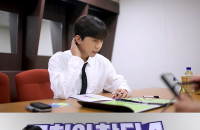 JTBC <뭉쳐야 찬다4> 감독 임영웅, '열정 폭발' 첫 전술 회의 포착