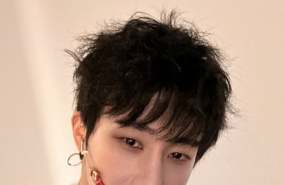 뮤지컬 데스노트 김성규, '엘' 변신 성공… 스모키+맨발까지 '완벽 빙의' 극찬
