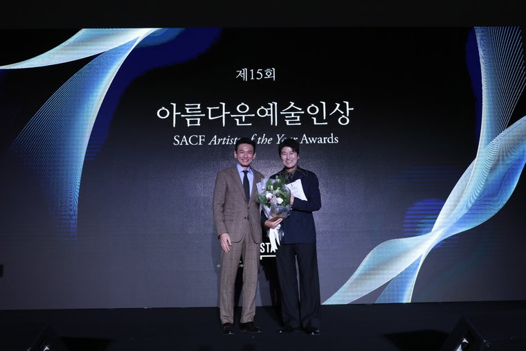 수상자 황정민, 송강호(대리수상)