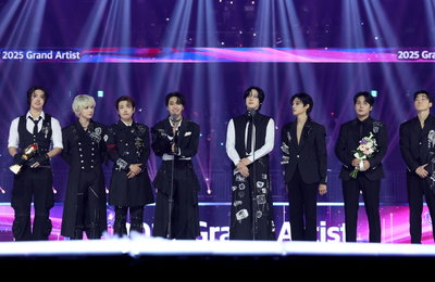 '2025 KGMA' 에이티즈-보이넥스트도어 최고상 수상…K-팝 축제 뜨겁게 달궈
