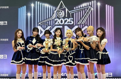 '2025 KGMA' 유니스, 2년 연속 2관왕 달성 '글로벌 대세' 인기 입증