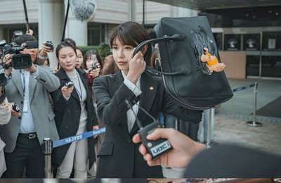'아이돌아이' 최수영, 냉철한 변호사 vs 찐덕후 반전 매력 예고