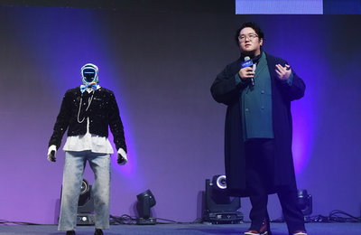 지드래곤 소속사 갤럭시코퍼레이션, 기업가치 1조 돌파…K-POP 로봇 아이돌 비전 제시