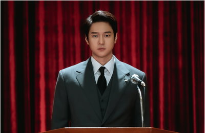 <언더커버 미쓰홍> 고경표, 1990년대 레트로 오피스물서 ‘냉미남’ 매력 예고