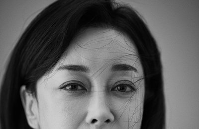 김혜은, 연극 '그때도 오늘2 : 꽃신' 성공적 첫 공연... 1인 4역 열연 '호평'