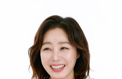 김성령, 슬로우 에이징 브랜드 '포젤란 H' 모델 발탁…우아한 이미지와 철학 부합